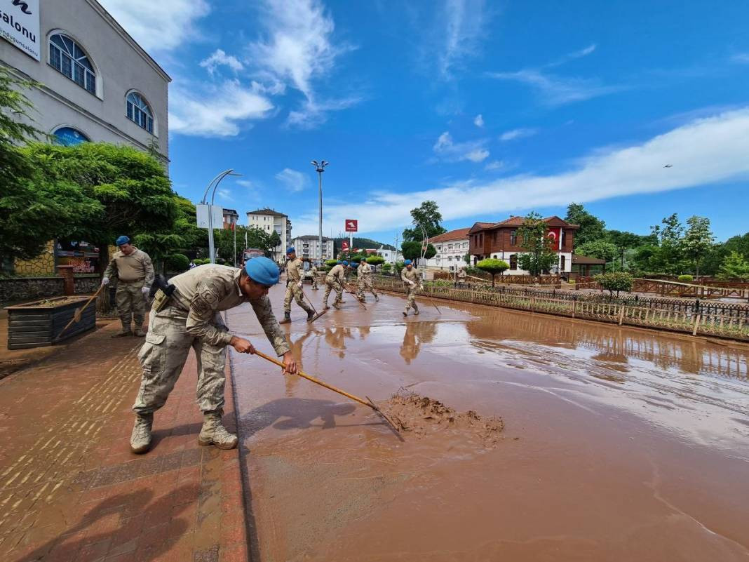 Bartın’daki sel felaketi havadan görüntülendi. Yardıma Mehmetçik koştu - Resim: 22